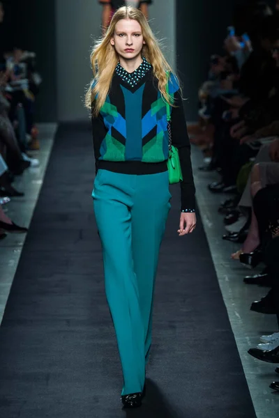 Look 18